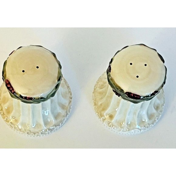 Amacan Porcelain Salt & Pepper Shaker Set Piller Holly & Berries Design NWOT - Picture 5 of 16